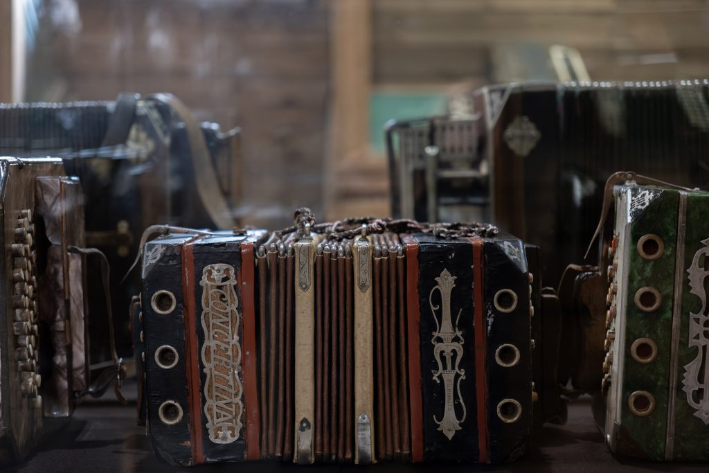 Tautinės muzikos muziejaus ekspozicija armonika